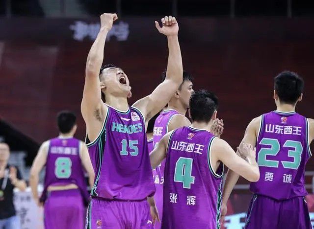 自从我们来到罗马后，我们决定让一些年轻球员每天和一线队一起训练，另一些球员则是每周和我们训练一次。